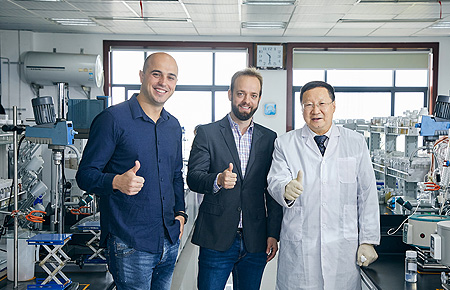 打造贴近客户一线的迅速前端组织，，，，，，，，实现客户需求24小时快速响应。。。。。